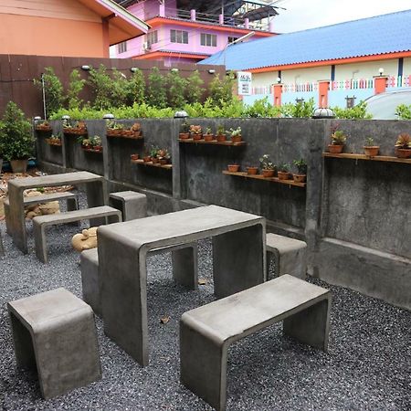 Maya Bed And Food Hostel Chiang Mai Ngoại thất bức ảnh