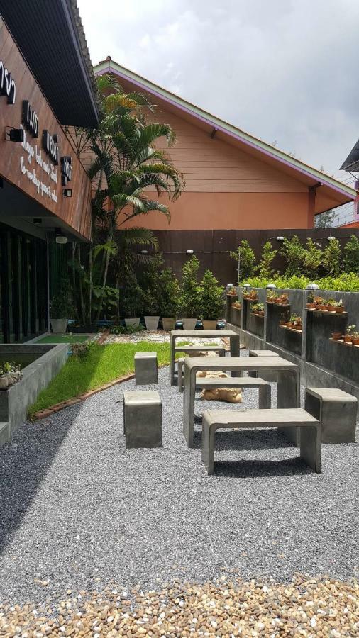 Maya Bed And Food Hostel Chiang Mai Ngoại thất bức ảnh